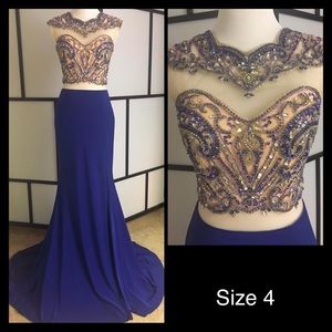 Stunning long formal dres!